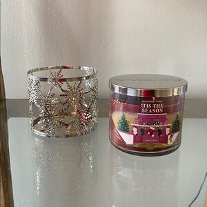 Bath & Body Works Tis the Season 3 Wick Candle w/Snowflake Candle Sleeve
